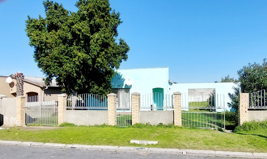 3 Bedroom Property for Sale in Palm Park Western Cape